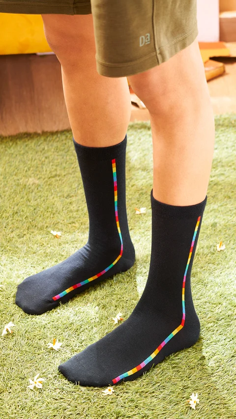 Aloe-Soft Calf Length Socks Pride Steps Black