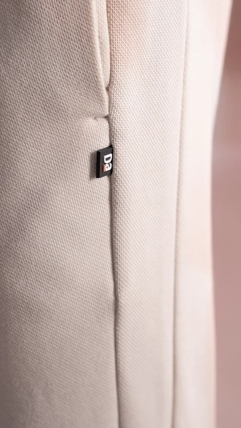 Statement Elemental Material Block Jogger Bright Beige